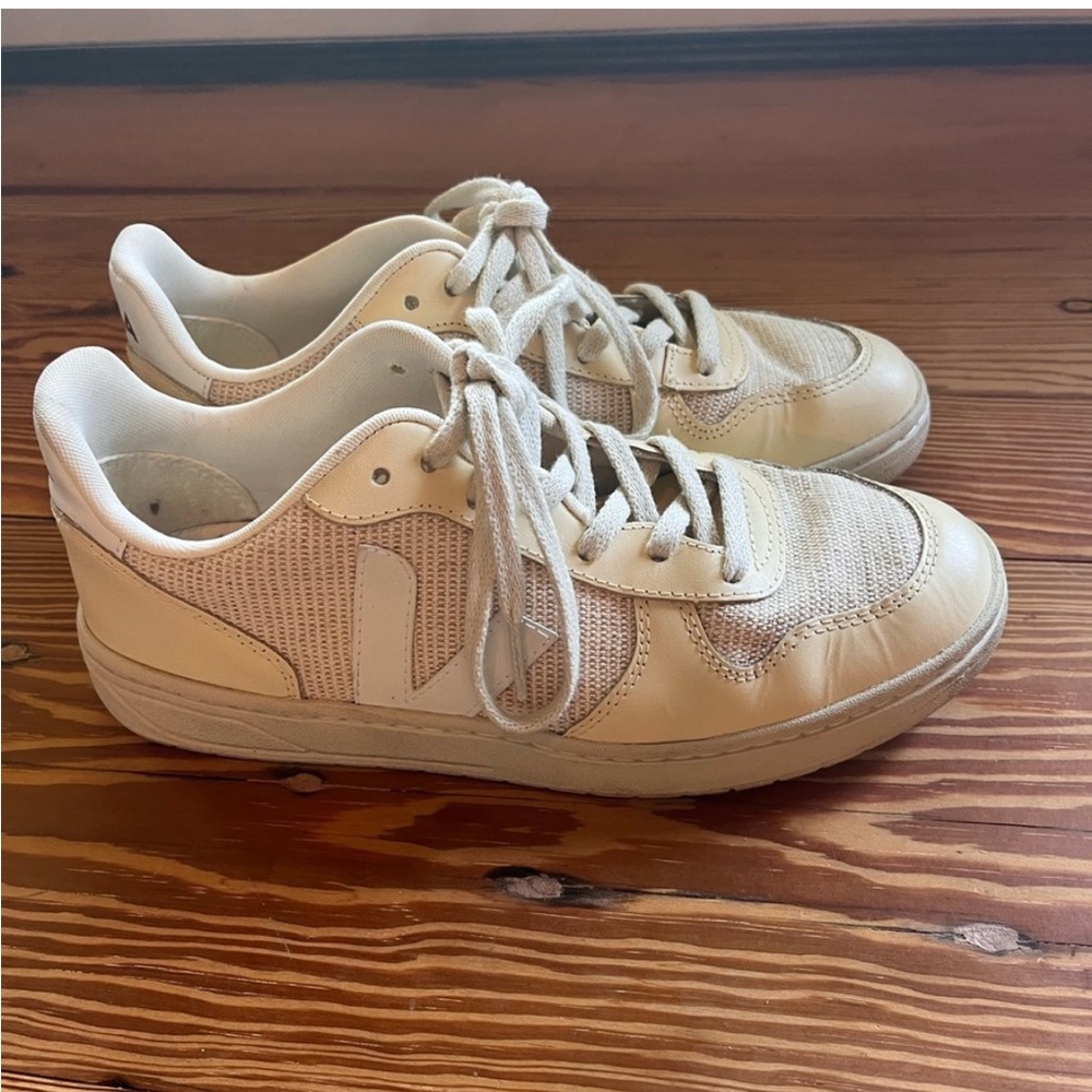 Veja V-10 J-Mesh Jute White
Sneakers - Size 8